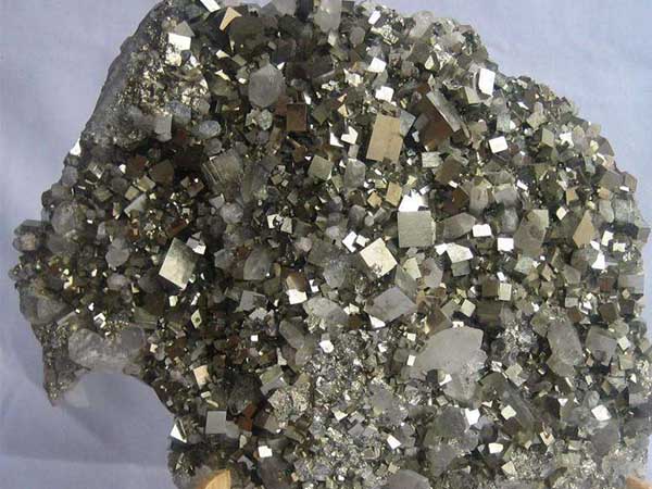银铜铅多金属硫化矿石